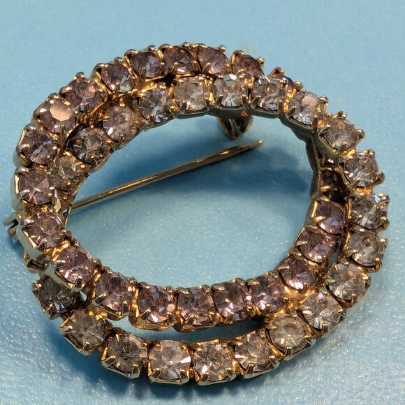 Vintage gold tone double oval 1960's brooch - Picture 1 of 5